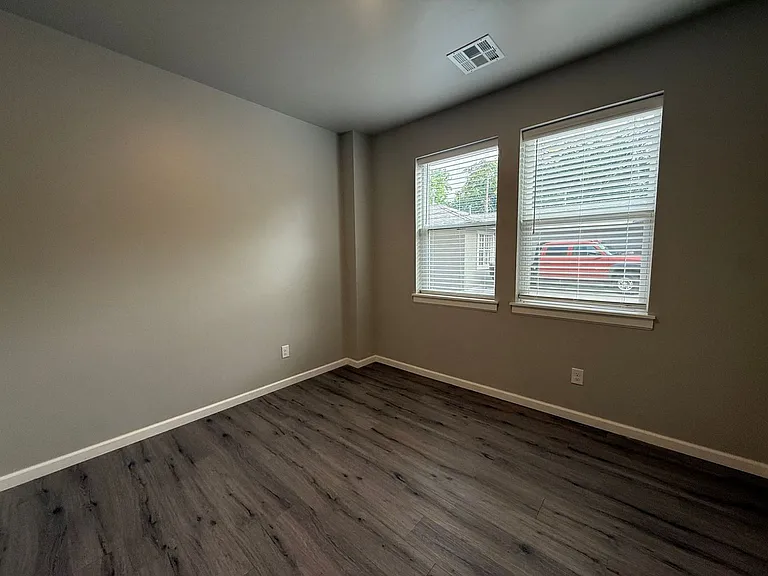 1138 N Blackwelder Ave #1 — Photo 12