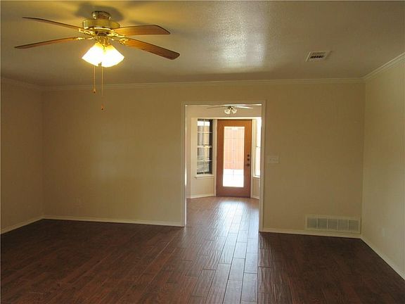 5th image of 2911 Thunderbird Dr