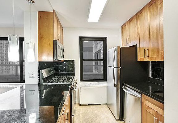 4th image of 355 E 72nd St #20