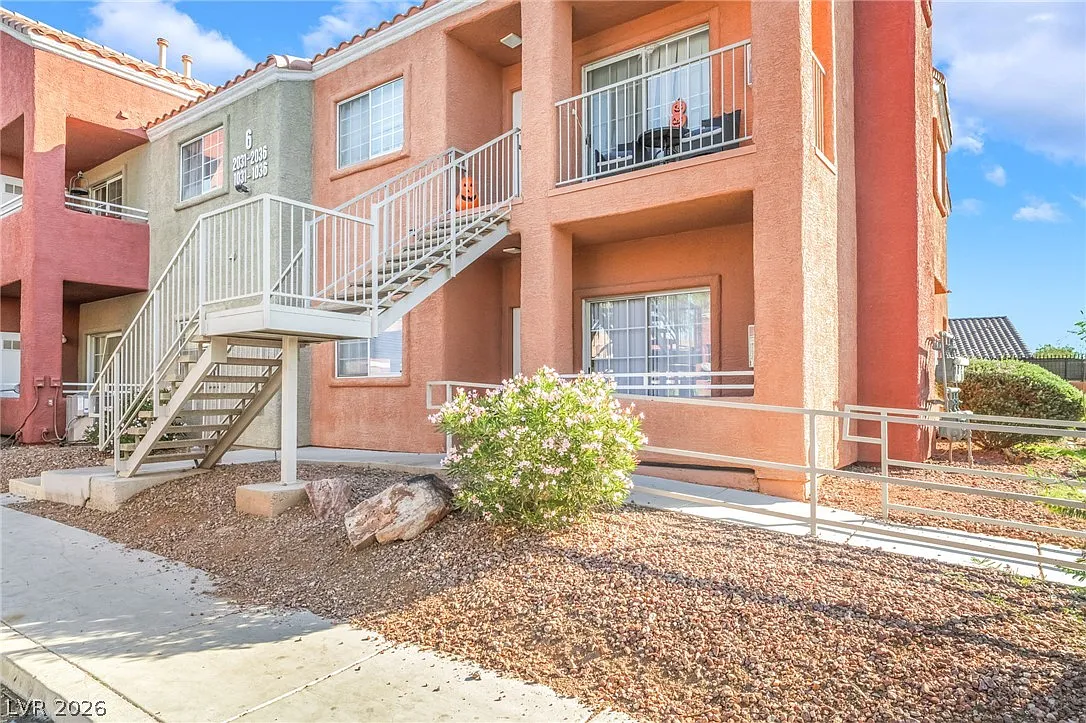 3 bed, 2.0 bath, 1159 sqft, $1,150 — Photo 2