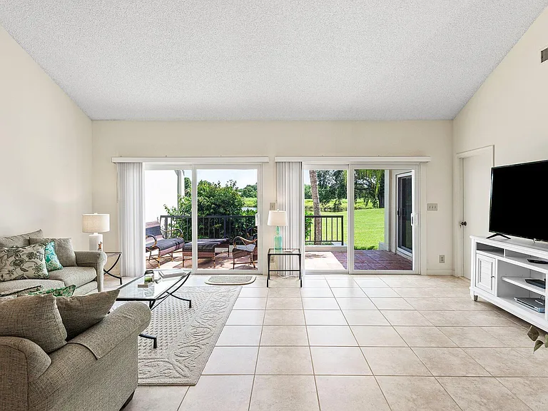 2584 Muirfield Ct — Photo 12