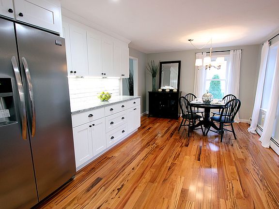 4th image of 83 Fernwood Dr