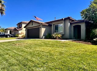 29340 Lake Mist Dr, Lake Elsinore, CA 92530