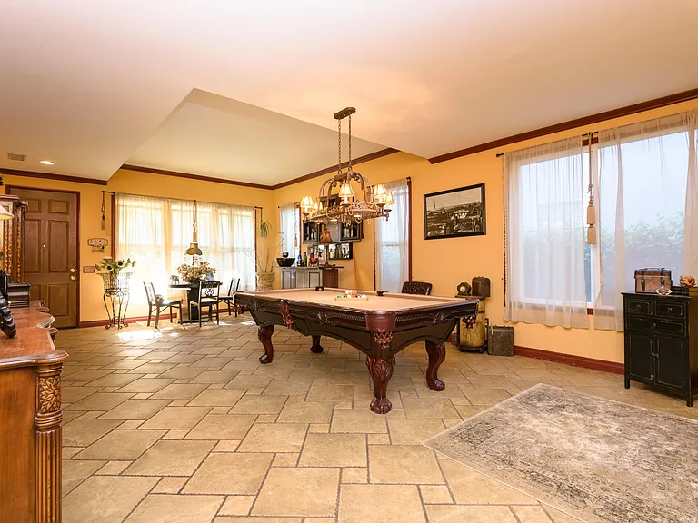 Living room, game room