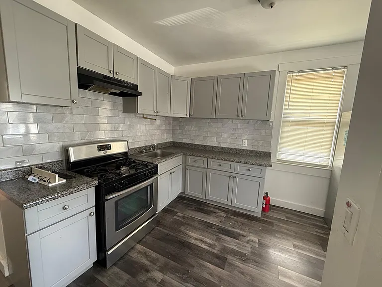 625 E Curtis St — Photo 1