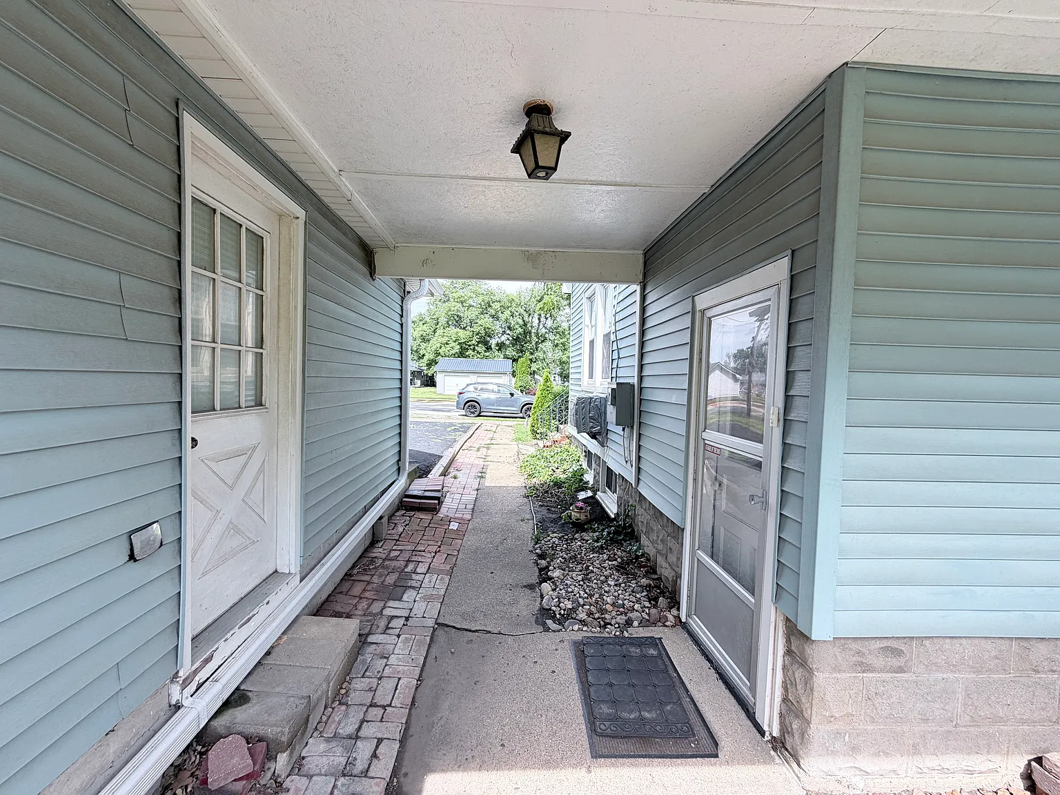 2 bed, $1,300 — Photo 2