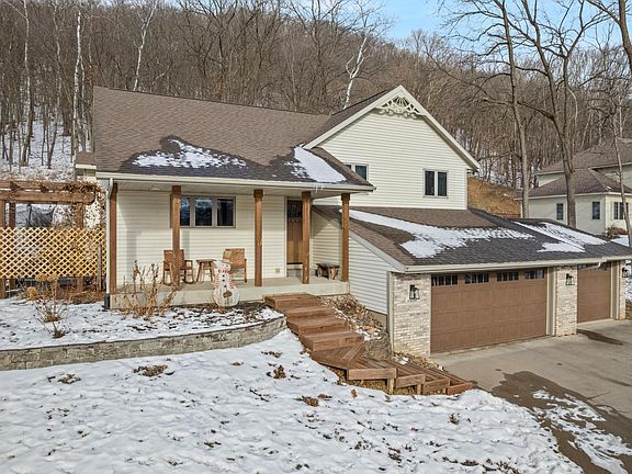 2nd image of 134 McIntosh Rd E