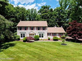 25 Winthrop Dr, Holmdel, NJ 07733