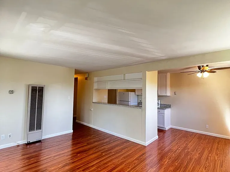 2157 Carlmont Dr — Photo 2