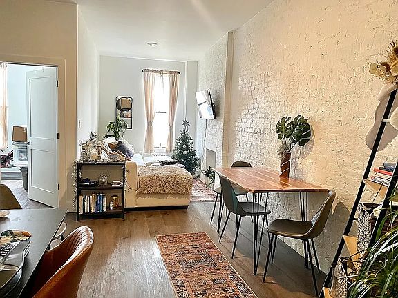 2nd image of 197 Franklin St #3A