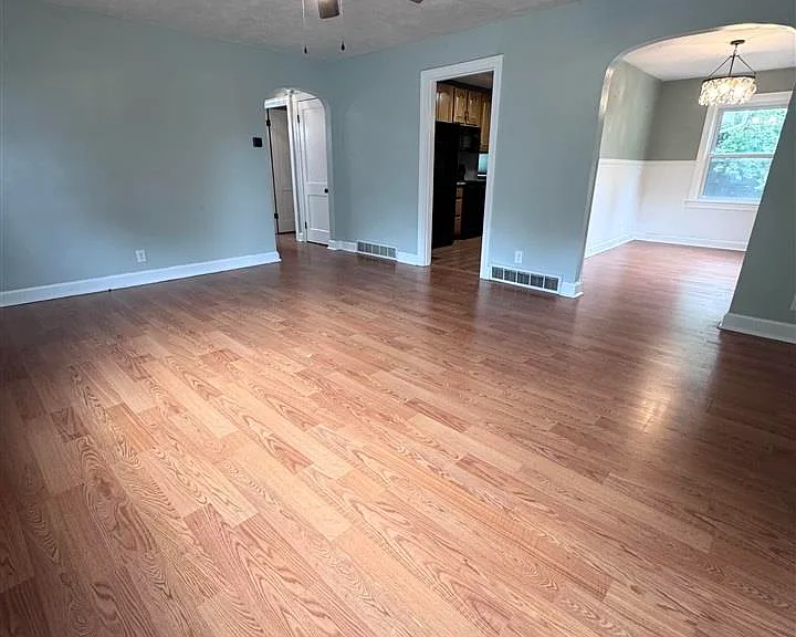 625 N Main St — Photo 2