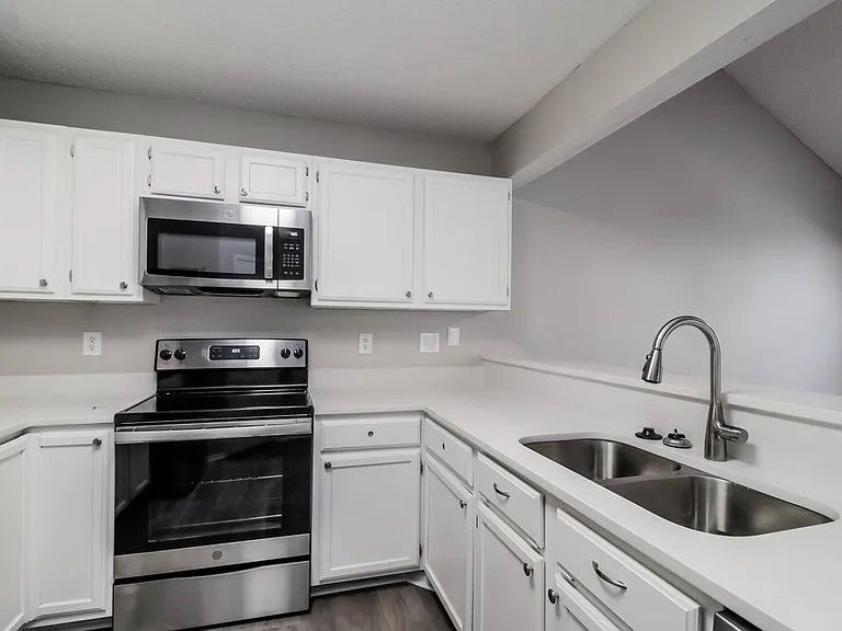 472 Amethyst Way — Photo 7