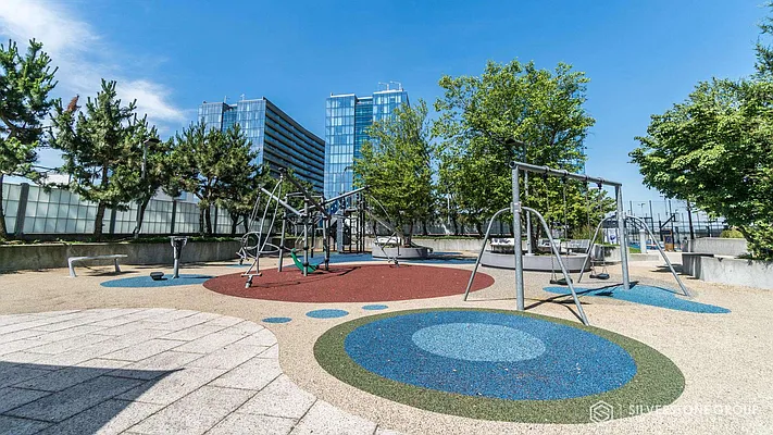 Sold by Silverstone Group USA Corp. | media 93