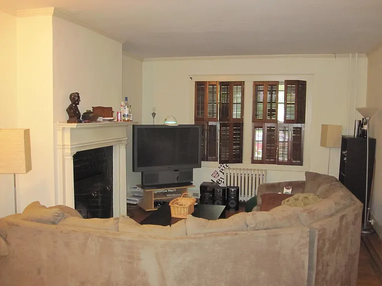212 E University Pkwy — Photo 3