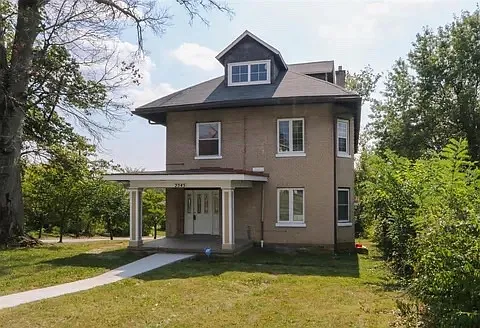 5 bed, 1900 sqft, $2,395 — Photo 1