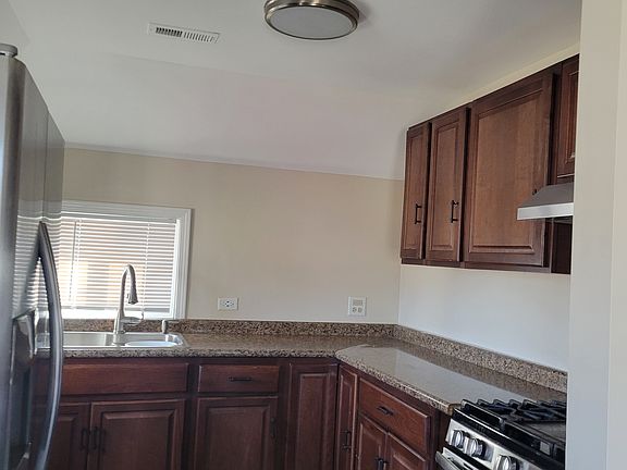 2nd image of 721 Washington St #2