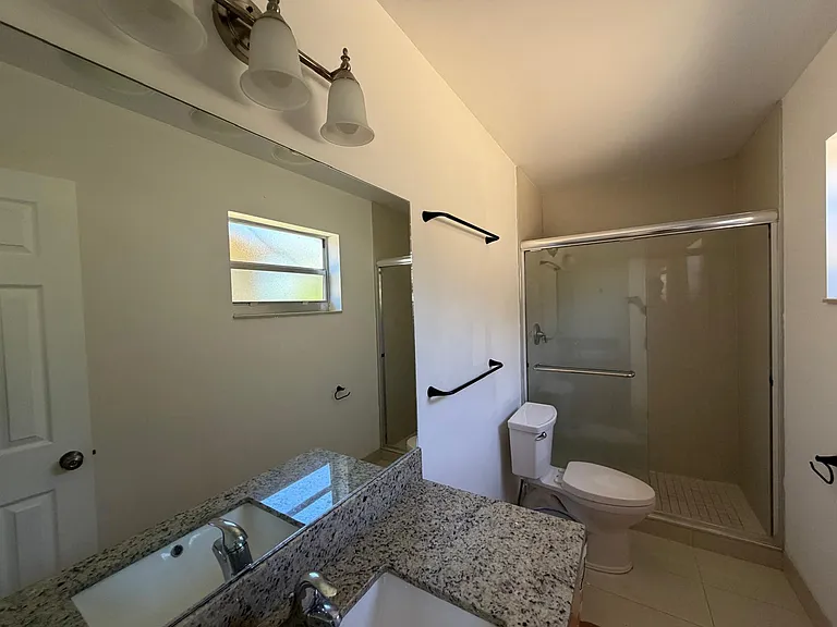 9243 SW 39th St — Photo 11