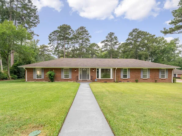 1511 Ridgewood Dr, Columbia, MS 39429