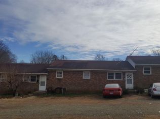 330 E 6th St, Siler City, NC 27344