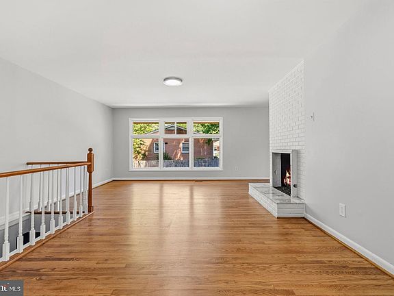 3rd image of 9610 Wellington St