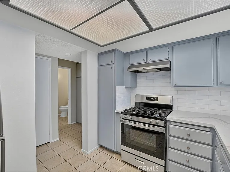 659 N Lark Ellen Ave — Photo 14