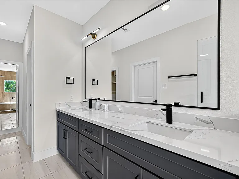 3315 Daphne St — Photo 44