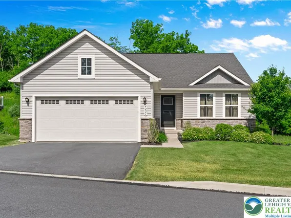 4221 Mimosa Ln, Whitehall, PA 18052