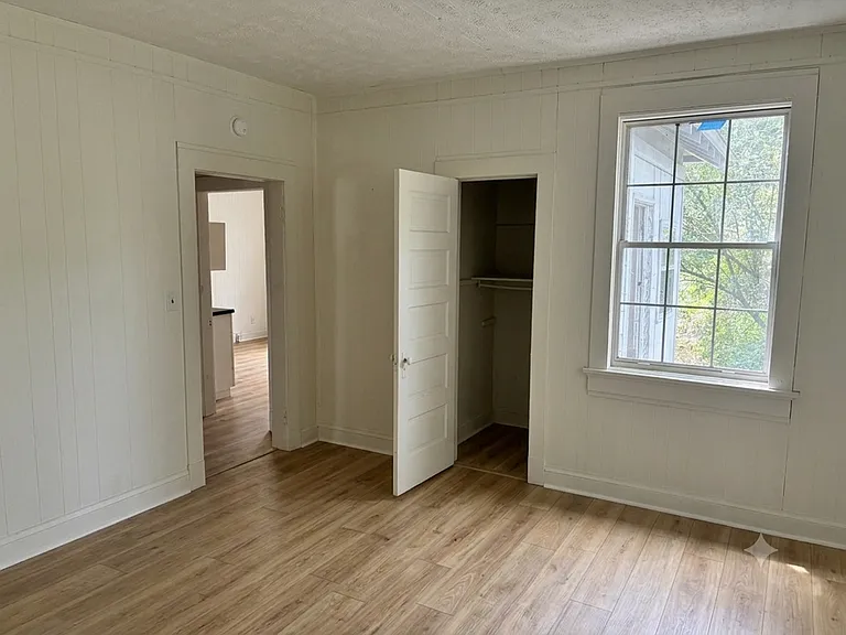513 Hoke St — Photo 2