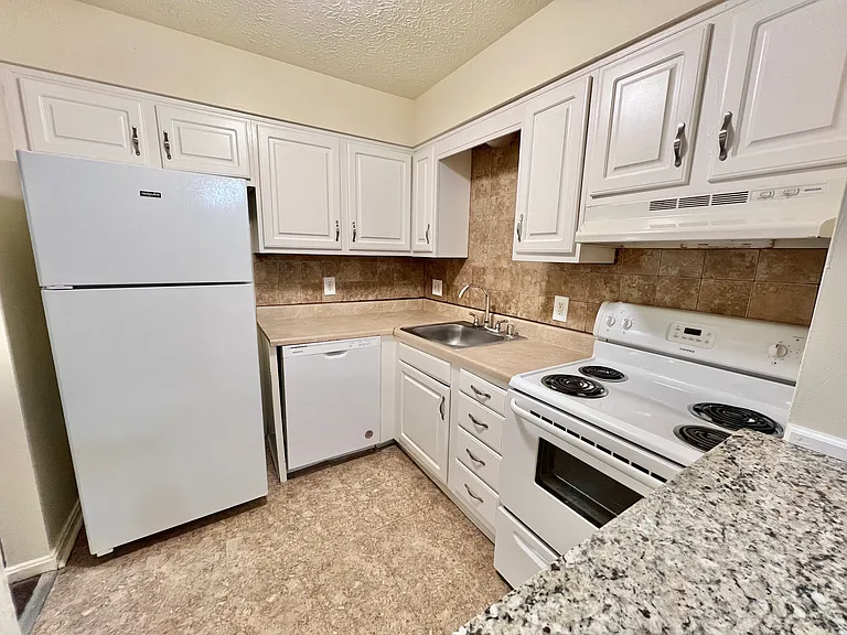 Countrybrook Apartments — Photo 98
