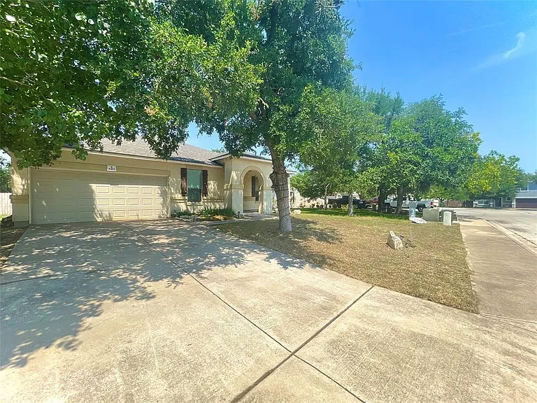 4412 Woodstock Dr — Photo 2