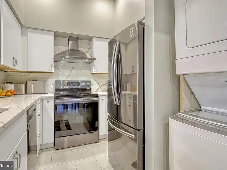 7598 N Lakeside Village Dr — Photo 12