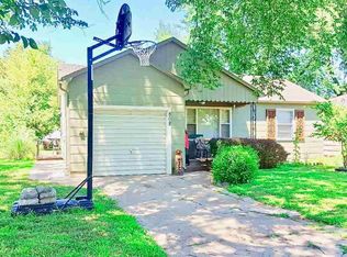 808 W 18th Ave, Hutchinson, KS 67502