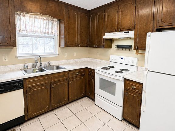 4th image of 330 Wood Dr