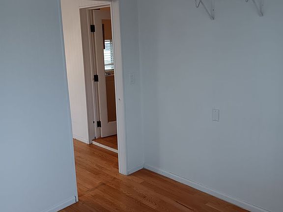 4th image of 184 N 9th Ave