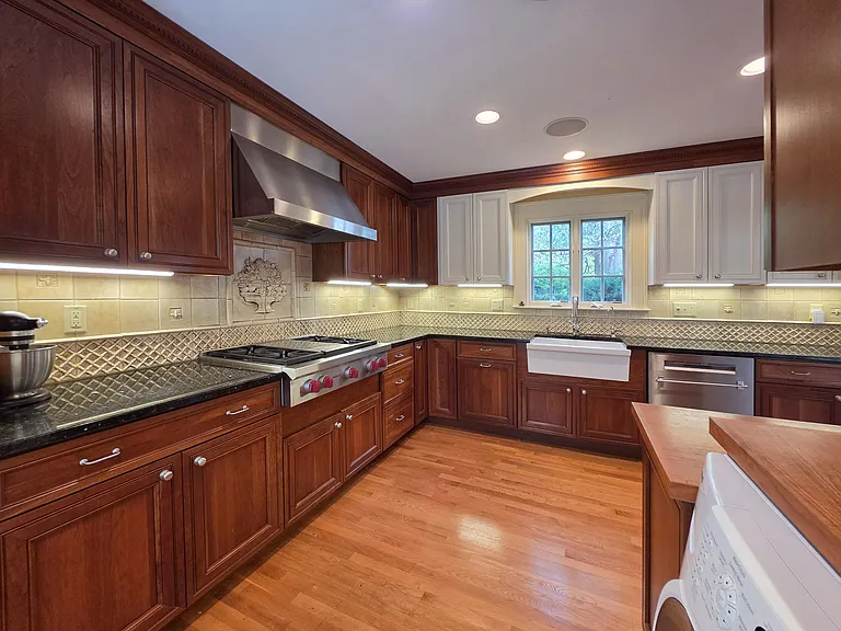 11 Alden Ave — Photo 10