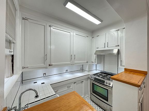 2nd image of 1745 Franklin St APT 202