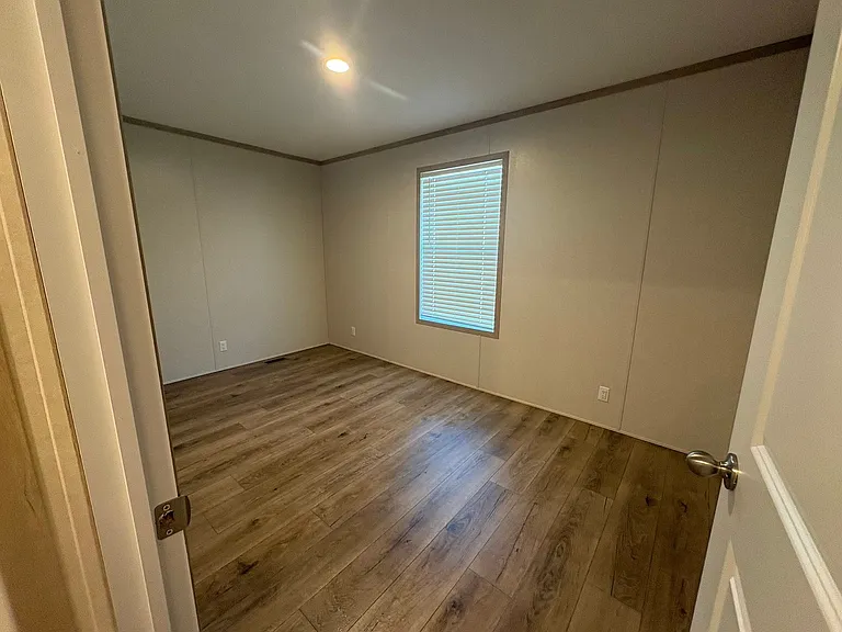 436 Selkirk Dr — Photo 10