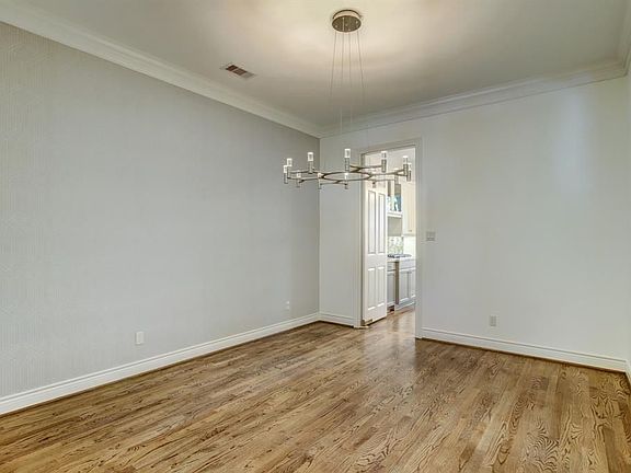 4th image of 4105 N Boulevard Park