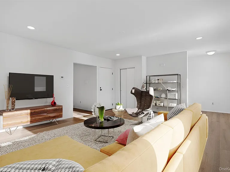 12 Scotchtown Ave — Photo 11