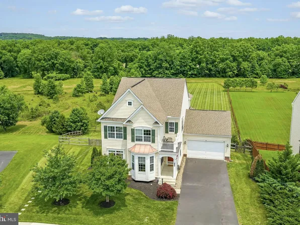 43268 Heavenly Cir, Leesburg, VA 20176