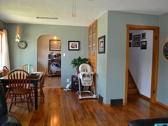 3rd image of 405 E Grandview Dr
