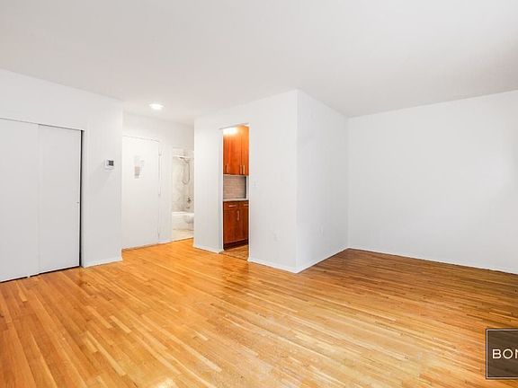2nd image of 207 E 27th St APT 5A