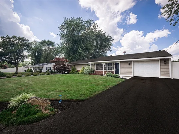 95 Nicholson Dr, Brockton, MA 02302