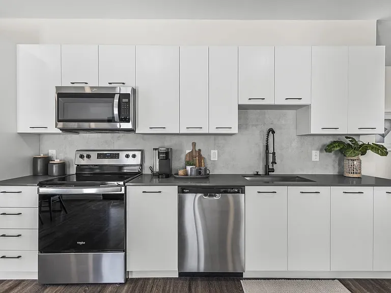 Azalea Luxury Apartments — Photo 21
