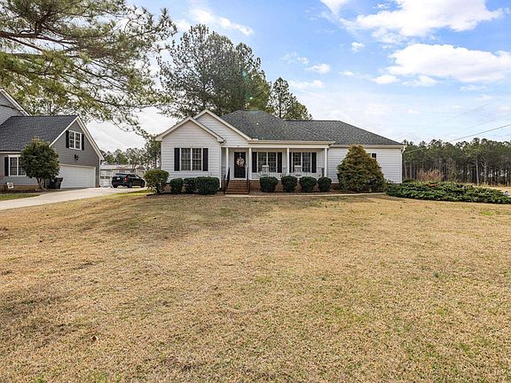 3rd image of 20 Crestline Dr