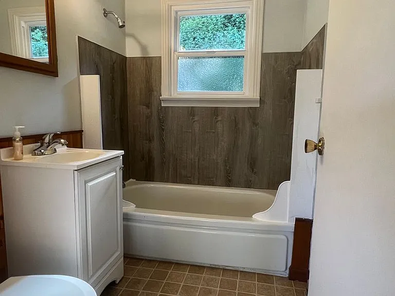 16043 Sylvester Rd SW — Photo 11