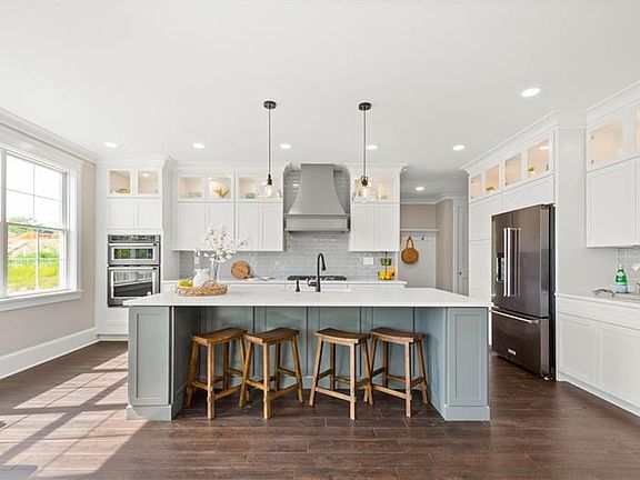 2nd image of 2562 Willowbrook Rd