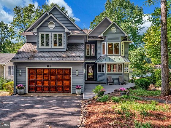 3rd image of 205 Skyline Rd