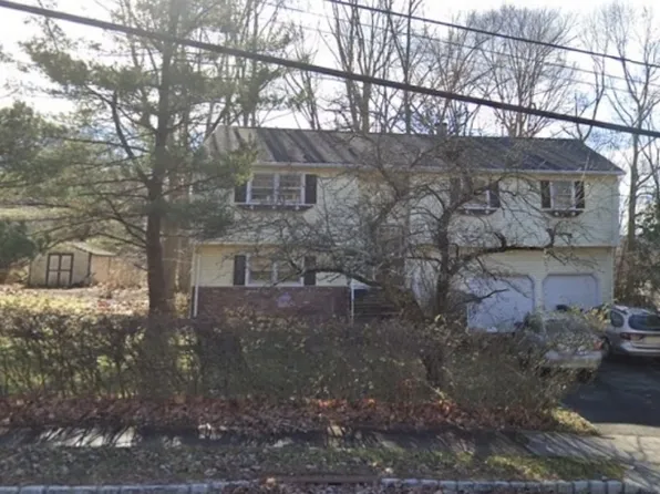 26 Crestmont Dr, Rockaway Twp., NJ 07801
