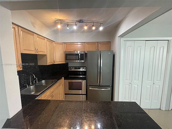 3rd image of 4050 NE 12th Ter APT 1